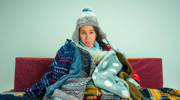 ¿Cómo diferenciar el resfriado común o la influenza del COVID-19?